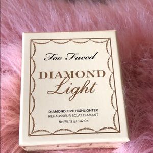 Too Faced Diamond light highlighter